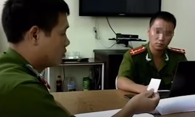 Trên cơ sở tấm ảnh của đối tượng tên Huy, ban chuyên án tiếp tục xác minh và xác định đối tượng có tên thật là Bàn Phúc Trung (SN 1992), HKTT ở xóm Cộng Hòa, xã Động Đạt, huyện Phú Lương, tỉnh Thái Nguyên, từng có 1 tiền án về tội lừa đảo chiếm đoạt tài sản (gây án tại Hải Dương trong năm 2010). Lập tức một tổ công tác lên đường tới huyện Phú Lương, tỉnh Thái Nguyên nhưng đối tượng Trung không có mặt ở nơi cư trú. 