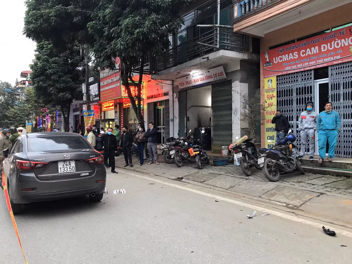 Hiện vụ ô tô tông liên hoàn, 7 chiếc xe máy hư hỏng Lào Cai đang được cơ quan chức năng điều tra, làm rõ. 