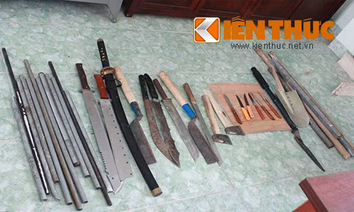 Hơn 100 cảnh sát chặn hai nhóm giang hồ thanh toán nhau Hon 100 canh sat chan hai nhom giang ho thanh toan nhau