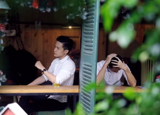 "Em nghĩ, miễn sao khi kết thúc một ngày, dù ngắn hay dài, thỏa thuê hay mệt mỏi, vẫn thấy hiện lên trong đầu óc một nơi để về, một người đang chờ đợi, thế cũng đủ lắm rồi, hãy cố gắng cùng em, là điểm tựa của nhau chứ không phải là nỗi đau của nhau anh nhé." - Tác giả luôn ao ước như thế.