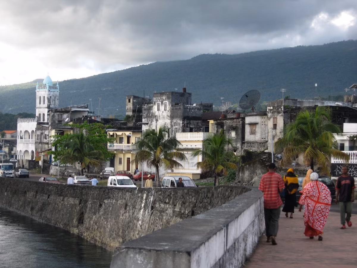 Thêm một quốc gia ở Đông Phi nằm trong danh sách này là Comoros, với GDP bình quân đầu người chỉ 1.529 USD.