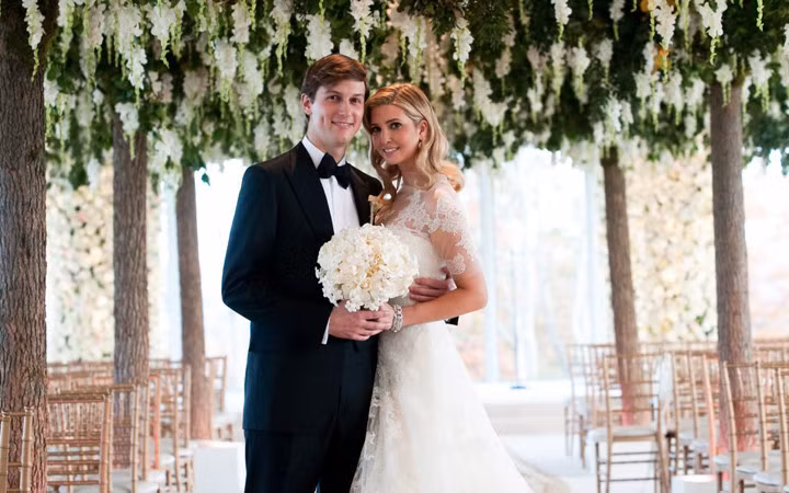 Ivanka Trump đã cải đạo sang Do Thái giáo trước khi kết hôn với Jared vì anh là một người theo đạo Do Thái chính thống.