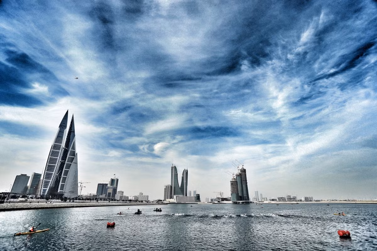 Bahrain, một quốc gia giàu có nữa ở Trung Đông, có GDP đầu người là 50.302 USD.