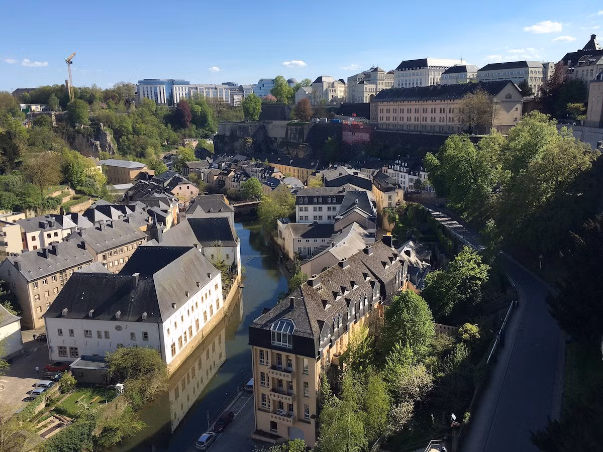 Luxembourg đứng ở vị trí thứ hai, với GDP đầu người là 101.936 USD.