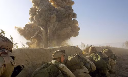 Phiến quân Taliban đã tiến hành nhiều vụ tấn công nhằm vào Mỹ như đánh bom xe, đánh bom tự sát,..ở Afghanistan. Kể từ năm 2001 đến nay, gần 2.400 lính Mỹ đã thiệt mạng tại quốc gia Châu Á này và con số thương vong có thể còn gia tăng.