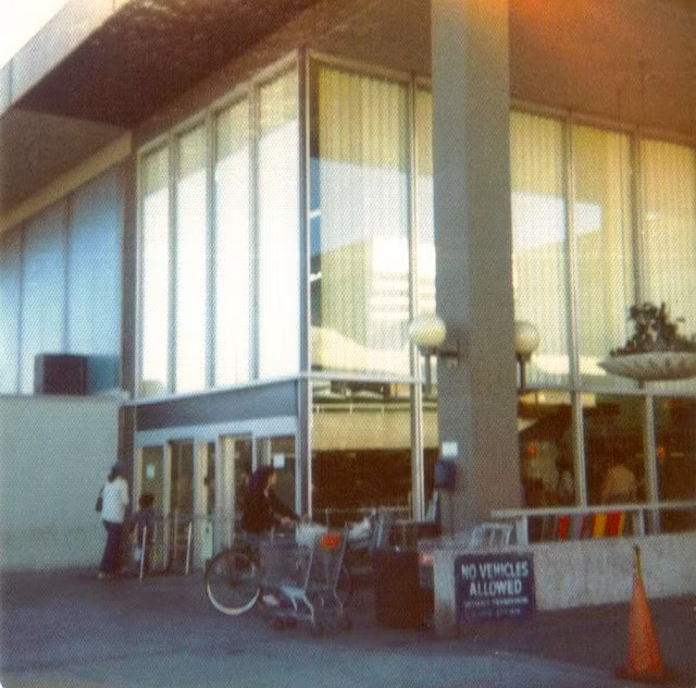 Siêu thị Gelson ở thành phố Los Angeles năm 1974.