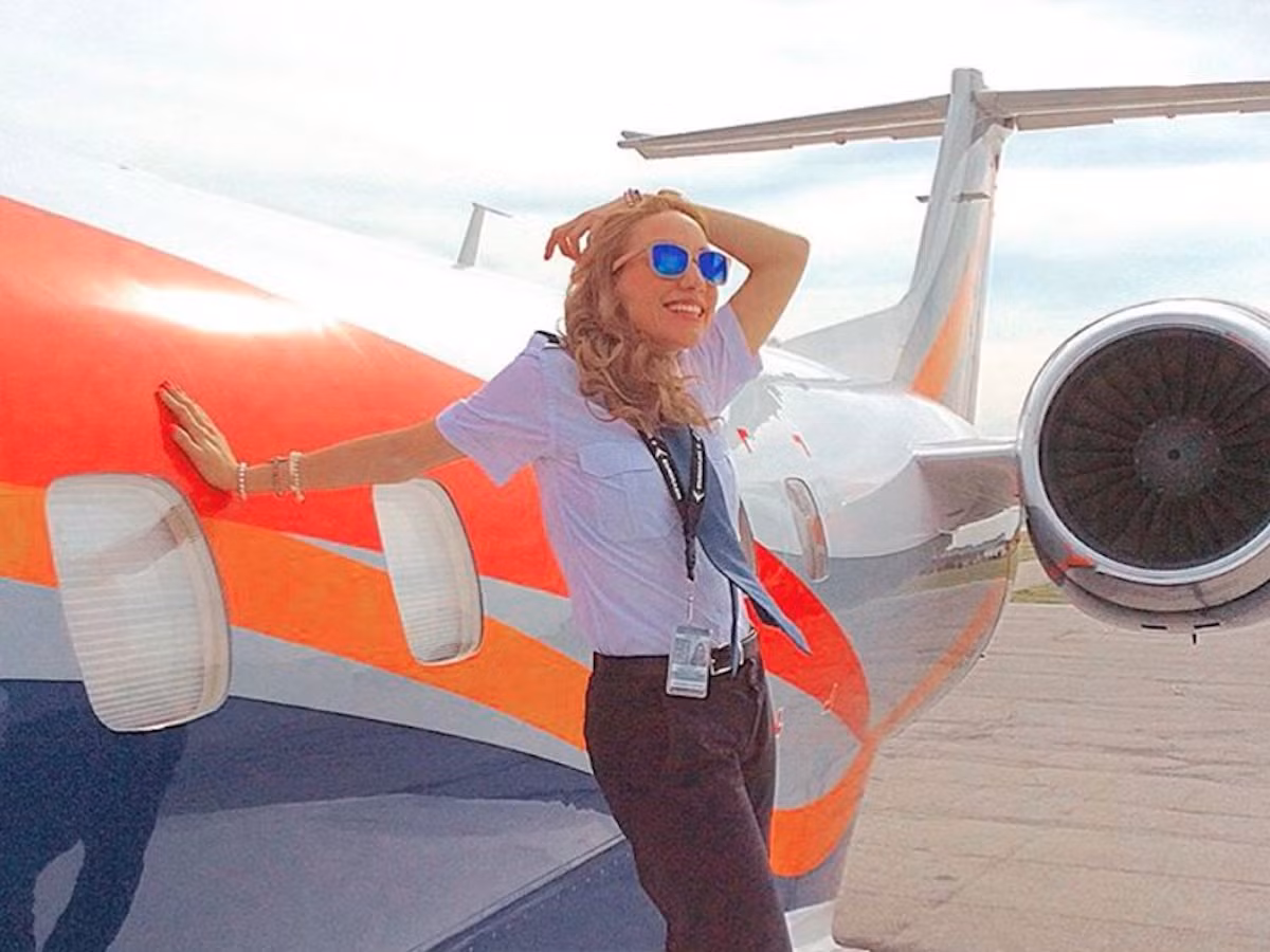 Alejandra Manríquez là một nữ phi công xinh đẹp người Mexico.
