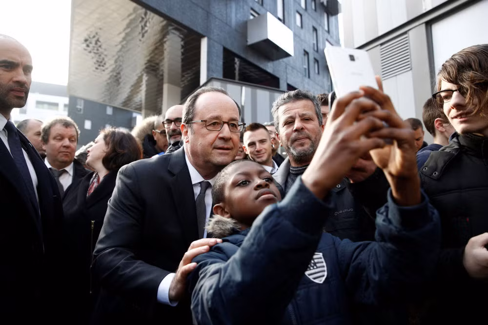 Tổng thống Pháp Francois Hollande trong chuyến thăm ở Ivry-sur-Seine, phía nam thủ đô Paris, ngày 17/2/2017.