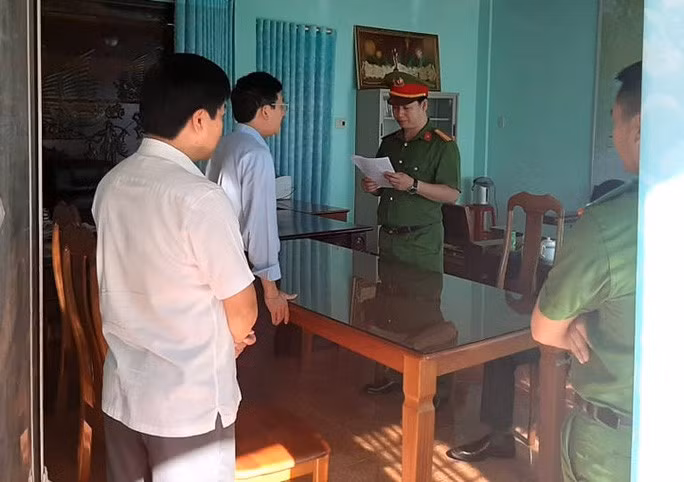 Bắt chủ tịch huyện ở Gia Lai vì tham ô tài sản Bat chu tich huyen o Gia Lai vi tham o tai san