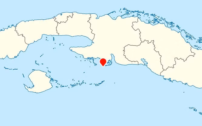 6. Đảo Ernst Thälmann Đảo Ernst Thälmann là một hòn đảo nhỏ nằm gần Cuba. Năm 1972, nhà lãnh đạo Cuba Fidel Castro đã tổ chức một chuyến thăm đảo dành cho nhà lãnh đạo Đông Đức Erich Honecker. Trong thời gian đó, hòn đảo đã được trao cho Cộng hòa Dân chủ Đức, lấy tên là Ernst Thälmann. Tuy nhiên, kể từ khi Bức tường Berlin sụp đổ,Tây và Đông Đức sáp nhập trở lại thành một quốc gia, đảo Ernst Thälmann không được nhắc đến trong bất kỳ tài liệu nào. Nói cách khác, mảnh đất nhỏ bé này được coi là mảnh đất cuối cùng còn sót lại của Đông Đức.
