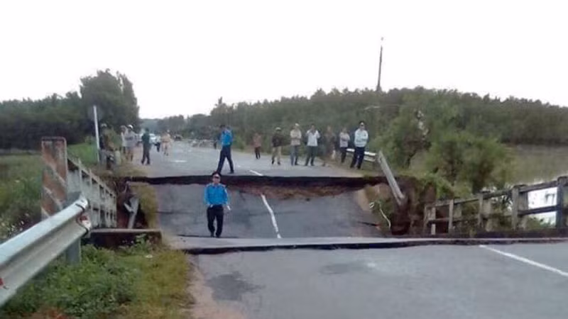 Mua lon cau o Binh Thuan gay doi, nhieu xa bi chia cat-Hinh-2