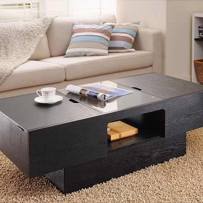 Bên dưới mặt bàn với chất liệu gỗ- kính này là những chiếc ngăn kéo lớn giúp bạn có thể cất trữ thật nhiều đồ đạc.