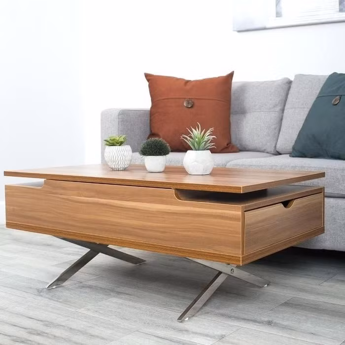 Chiếc ngăn kéo lớn dưới mặt bàn sẽ là nơi tuyệt vời để bạn lưu trữ đồ đạc thường xuyên sử dụng ở phòng khách.