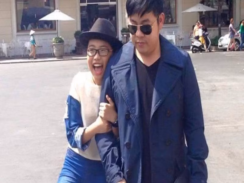 Phương Mỹ Chi cho biết cha nuôi Quang Lê buồn vì quyết định rời công ty của em.