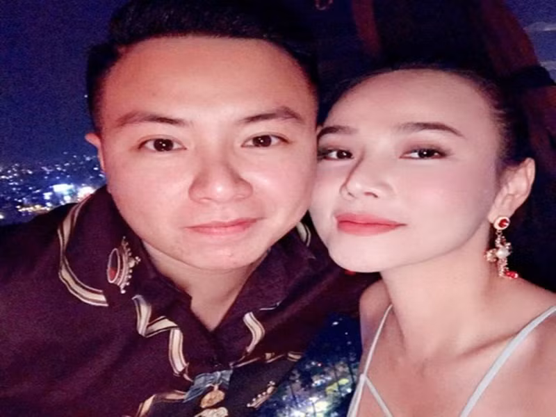 Năm 2017, Dương Yến Ngọc công khai hẹn hò một chàng trai kém cô 12 tuổi. Cuộc tình này kéo dài một năm thì kết thúc. Dương Yến Ngọc tố người yêu cũ lăng nhăng. Cô tức giận vì sau khi chia tay, cô bị người yêu cũ nói xấu rằng cô yêu vì tiền và là người hay đòi hỏi.