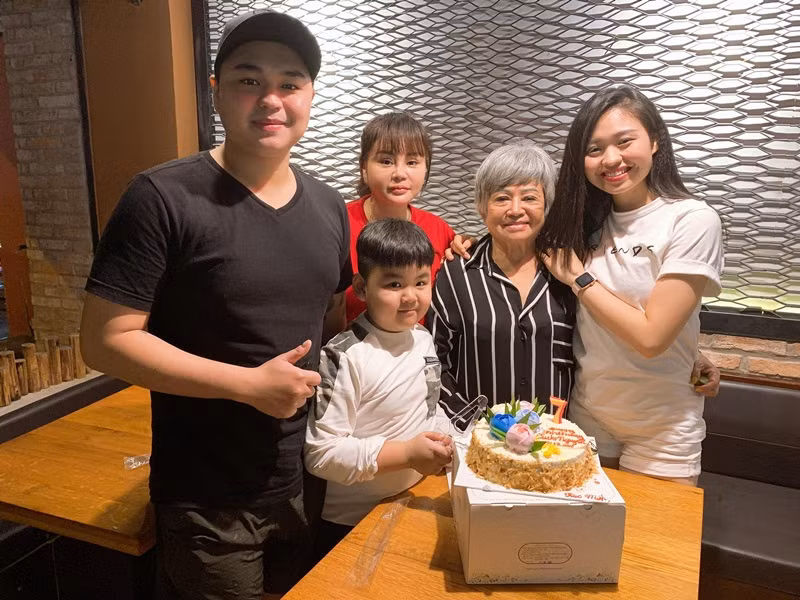 Ở tuổi U50, Lê Giang độc thân. Nữ diễn viên sống cùng các con và mẹ ruột.