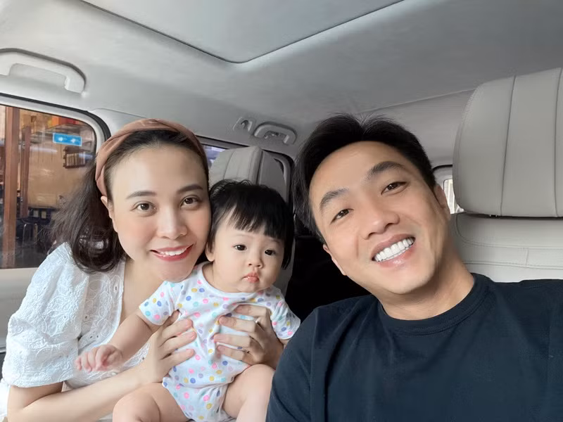Bé Suchin - con gái của Đàm Thu Trang và Cường Đô la nổi tiếng không kém cạnh bé Winnie lẫn cặp song sinh Lisa - Leon.