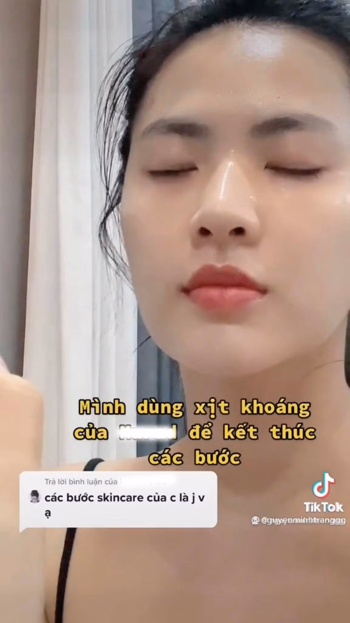 Cuối cùng là xịt khoáng để khóa hết tất cả các dưỡng chất vừa thoa lên mặt lại và có thể đi ngủ.