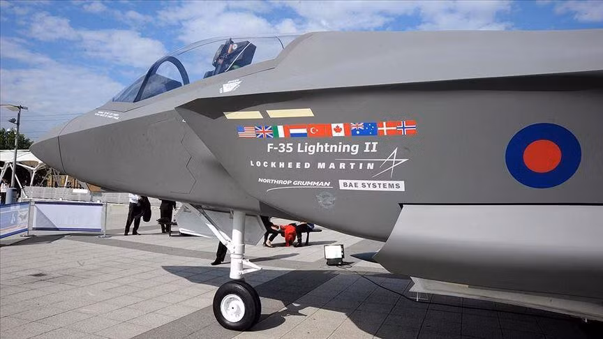 Dù mong manh nhưng Thổ Nhĩ Kỳ vẫn có thể hy vọng Mỹ sẽ phải chuyển giao F-35 cho mình dựa trên những ăn cứ vào thực tế, hiện phía Mỹ vẫn tiếp tục huấn luyện cho phi công tiêm kích F-35 Thổ Nhĩ Kỳ. Nếu Washington "đoạn tình" thực sự, chắc chắn họ sẽ không dành thời gian cho việc này.
