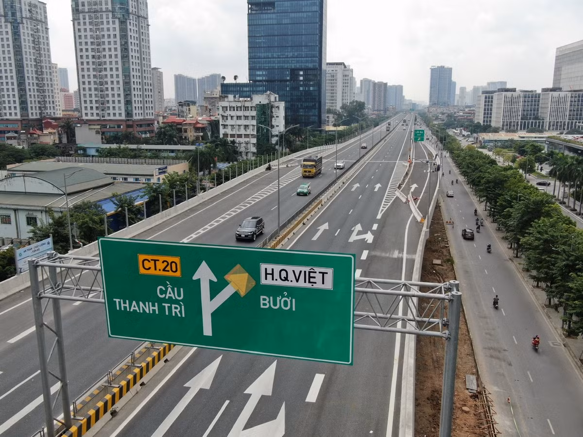 Dự án đường Vành đai 3 trên cao đoạn Mai Dịch - Nam Thăng Long được khởi công từ tháng 5/2018 với tổng vốn đầu tư hơn 5.343 tỷ đồng.