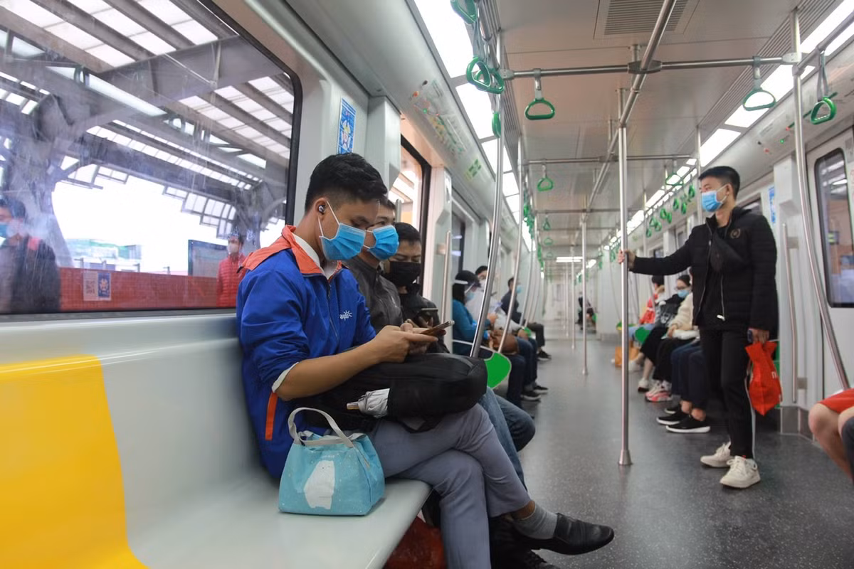 Theo ông Huy Nga, khi được tiêm vắc xin, người bệnh thường ít có triệu chứng nên rất khó xác định người dương tính với SARS-CoV-2.