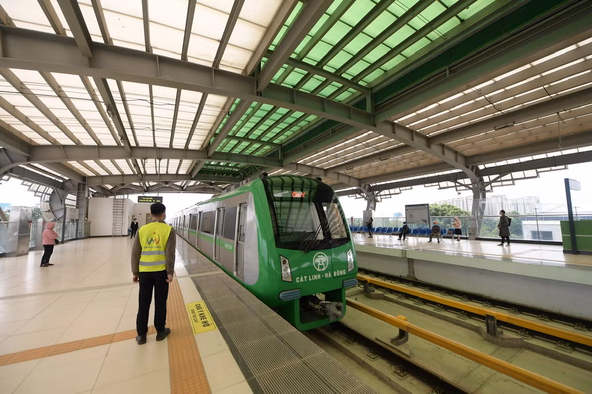 Việc đưa tàu đường sắt trên cao vào hoạt động dự kiến sẽ giảm nhiệt được giao thông và phuc vụ đúng đối tượng, công việc.