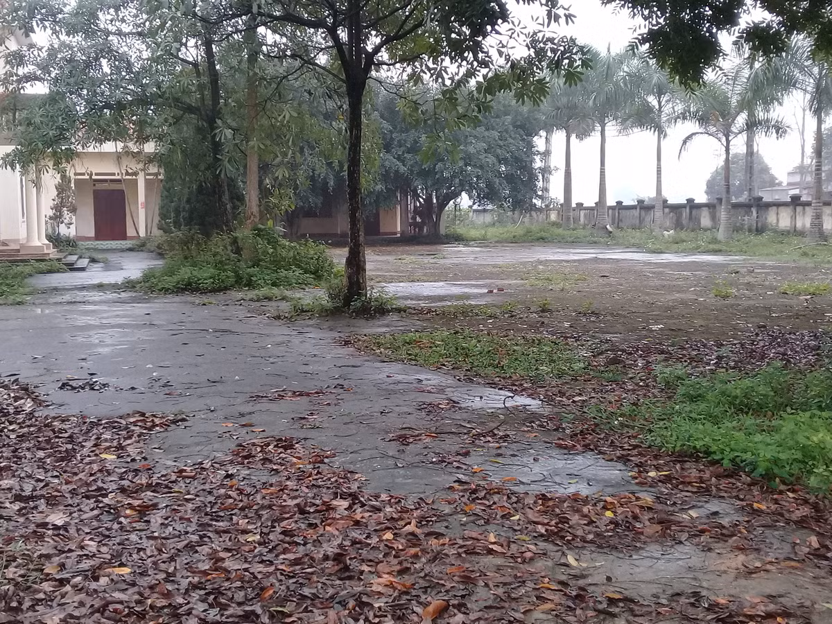 Khuân viên trụ sở xã Đồng Cam (cũ). 
