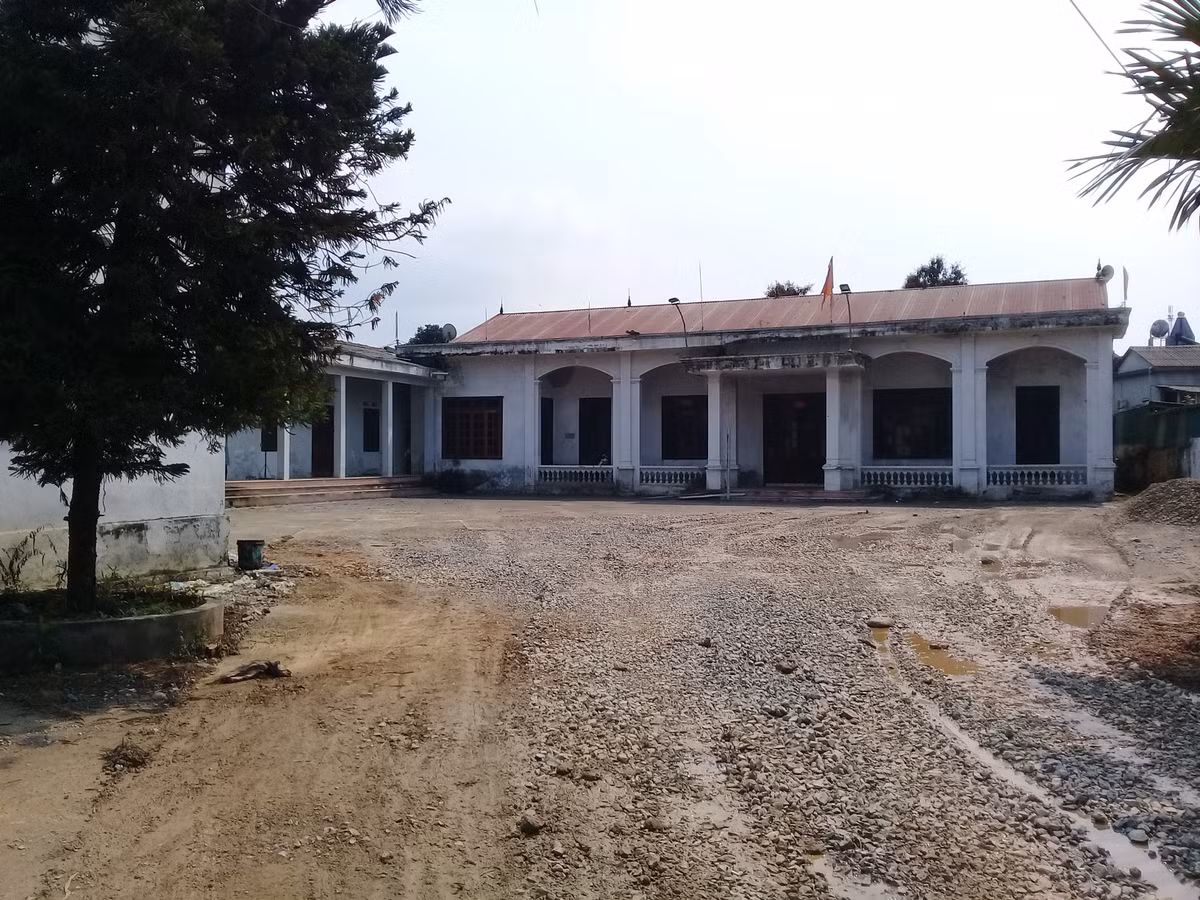 Hiện tại dãy nhà cấp 4 trụ sở Yển Khê (nay là xã Hanh Cù, Thanh Ba đang bố trí chỗ ăn ở cho Công an của xã và trực ban ở đây.