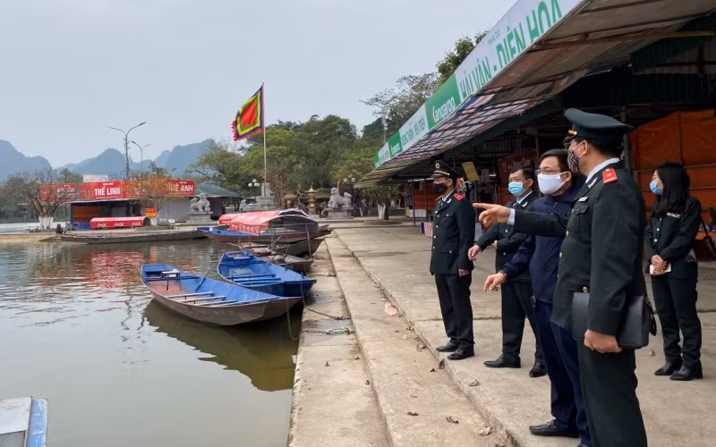 Gia ve dich vu tai chua Huong ngay don khach tro lai 13/3-Hinh-4
