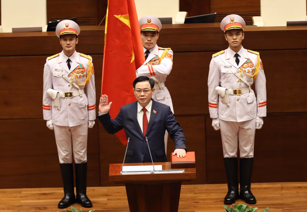 Tân Chủ tịch Quốc hội Vương Đình Huệ tuyên thệ nhậm chức.