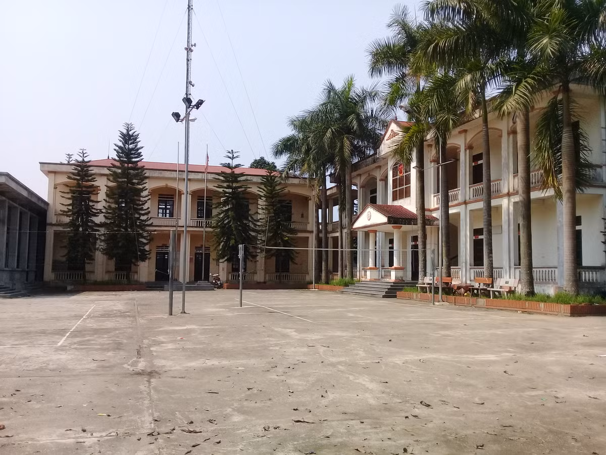 Nhiều trụ sở khang trang nhưng chưa được bố trí sử dụng sau khi sáp nhập xã.