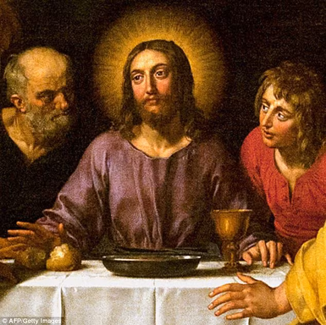 Thêm nữa, từ "grail" trong Holy Grail được dịch nghĩa từ tiếng Latin cổ - cratella, nghĩa là chiếc bình. Tương truyền rằng Chén Thánh có ma thuật và là thứ mà các hiệp sĩ Bàn Tròn lừng danh từng tranh giành vì muốn sở hữu nó.