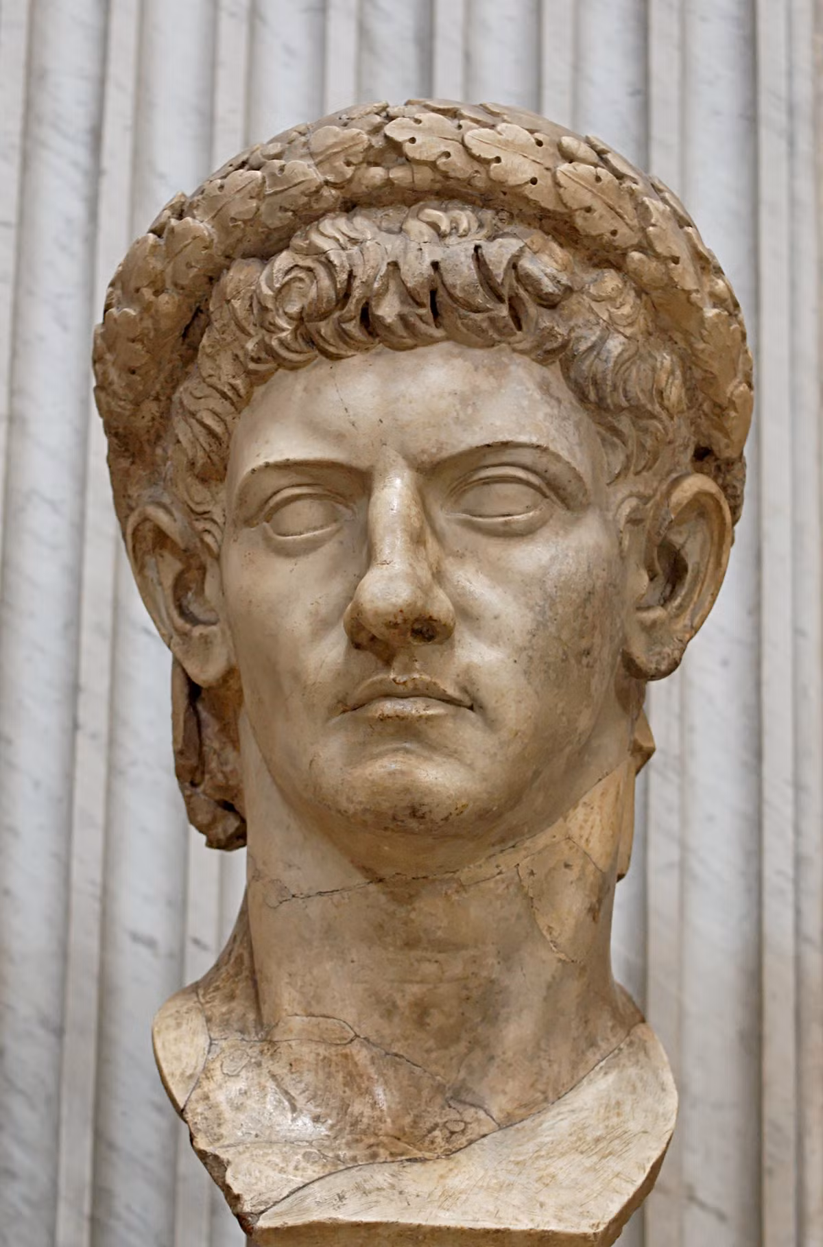 Vào ngày 13 tháng 10 năm 54 sau Công nguyên, Claudius ăn một đĩa nấm lớn. Sau khi ăn món nấm, nhà vua bị đau bụng dữ dội, nôn mửa và tiêu chảy liên tục. Mười hai tiếng sau khi thưởng thức bữa ăn trên, người đàn ông quyền lực nhất La Mã qua đời.