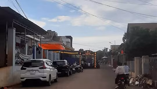 Hoc sinh lop 8 nghi treo co tu tu truoc ngay khai giang