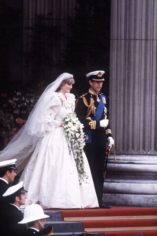 Vợ chồng Thái tử Charles và Công nương Diana có 2 con trai. Thế nhưng, cuộc hôn nhân của họ kết thúc không có hậu. Vào tháng 12/1992, Thái tử Charles và Công nương Diana tuyên bố ly thân. Đến tháng 8/1996, cặp đôi hoàng gia chính thức ly hôn.