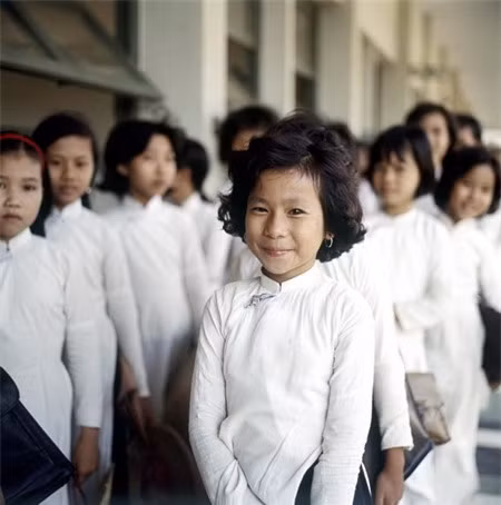 Những khung hình đẹp được chụp với phong cách chuyên nghiệp, chủ yếu ghi lại những khoảnh khắc hồn nhiên của trẻ em này đem lại cho người xem nhiều cảm xúc khó quên.