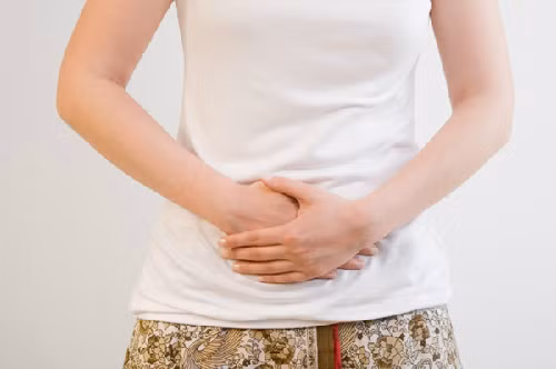 Ngoài ra, các chuyên gia sức khỏe cũng cảnh báo, nếu muốn trì hoãn đèn đỏ bằng cách này, chị em cần biết chắc chắn rằng mình không có các bệnh về tim mạch hay cao huyết áp, không có u ở vú hay tử cung, không mắc bệnh gan, tiểu đường…