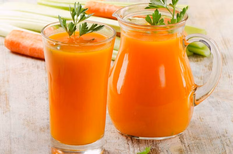 Món ăn từ cà rốt: Cà rốt chứa nhiều beta-caroten là thực phẩm tuyệt vời cho món súp, món hầm và món cơm Ý. Cà rốt giàu vitamin A giúp chống lại cảm cúm và bảo vệ bạn không bị nhiễm trùng trong những ngày mưa gió sụt sùi.