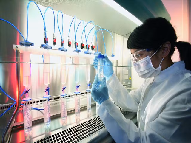Những xét nghiệm, thăm khám này không mất nhiều thời gian và thường có kết quả sau 7 - 10 ngày. Nếu có một sức khỏe sinh sản ổn định, cô dâu sẽ tự tin và hạnh phúc hơn để bắt đầu cuộc sống gia đình. Trong trường hợp nếu kết quả khám không như mong muốn, uyên ương sẽ có sự chuẩn bị về tâm lý và cách giải quyết thích hợp trước đám cưới.