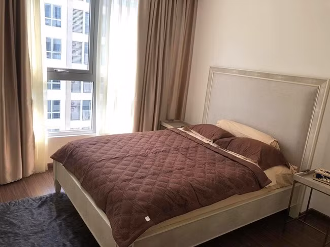 Năm 26 tuổi, cô mua thêm một căn hộ nữa. Tới năm 28 tuổi, cô đã sở hữu công ty mỹ phẩm mang tên mình. Dự định trong năm tới của Kiko Chan là mua tiếp vài căn hộ để đầu cơ.