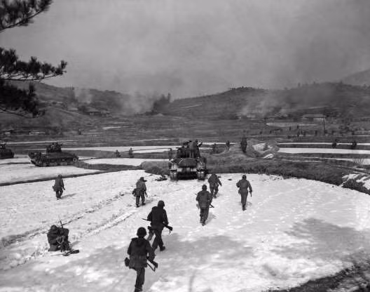 Lính Mỹ trong một cuộc đột kích ngày 4/2/1951.