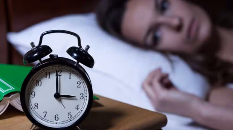 Hầu hết mọi người đều từng có lần tỉnh dậy đột ngột vào ban đêm, trong khoảng 3 giờ sáng cho tới buổi sáng. Vậy tại sao điều này lại đáng sợ đến thế? Hóa ra, bởi 3 giờ sáng luôn được coi là khung giờ “kiêng kỵ” nhất, lúc mà những thứ từ thế giới bên kia bắt đầu họat động mạnh.
