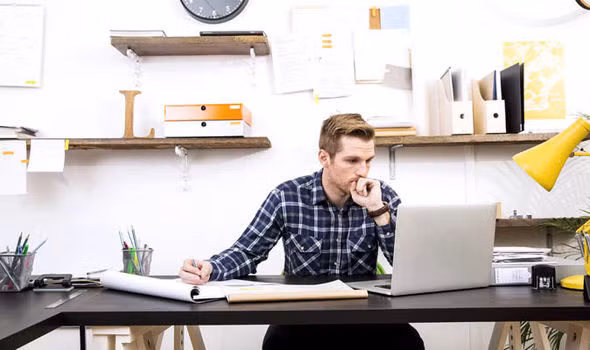 Theo một nghiên cứu của Tạp chí Y học Dự phòng Mỹ, những người ngồi lâu có khả năng tử vong cao vì những bệnh này.