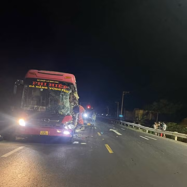 Lực lượng chức năng đã khám nghiệm hiện trường, điều tra nguyên nhân vụ tai nạn.