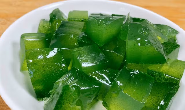 Món thạch lá dâu mát bổ, xua tan nóng bức mùa hè - Hình 2 Mon thach la dau mat bo, xua tan nong buc mua he-Hinh-2