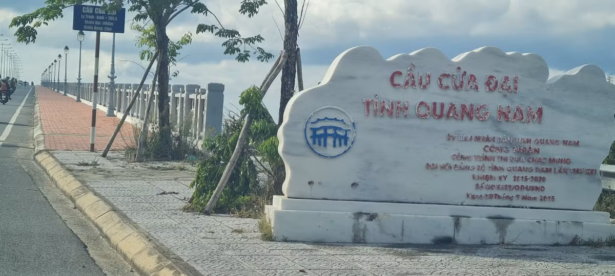 Cầu Cửa Đại bắc qua con sông Thu Bồn thơ mộng, nối liền xã Cẩm Thanh, thành phố Hội An với xã Duy Nghĩa, huyện Duy Xuyên, tỉnh Quảng Nam.