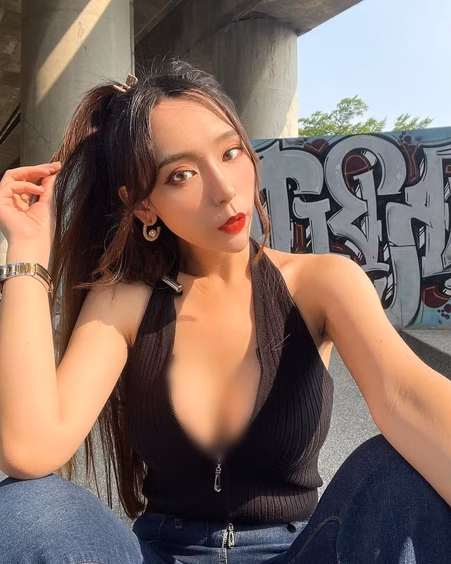 Cũng nhờ nghiêm túc, kiên trì với những dự định, kế hoạch mà Trăn Ny gặt hái được thành công dù tuổi đời còn rất trẻ.