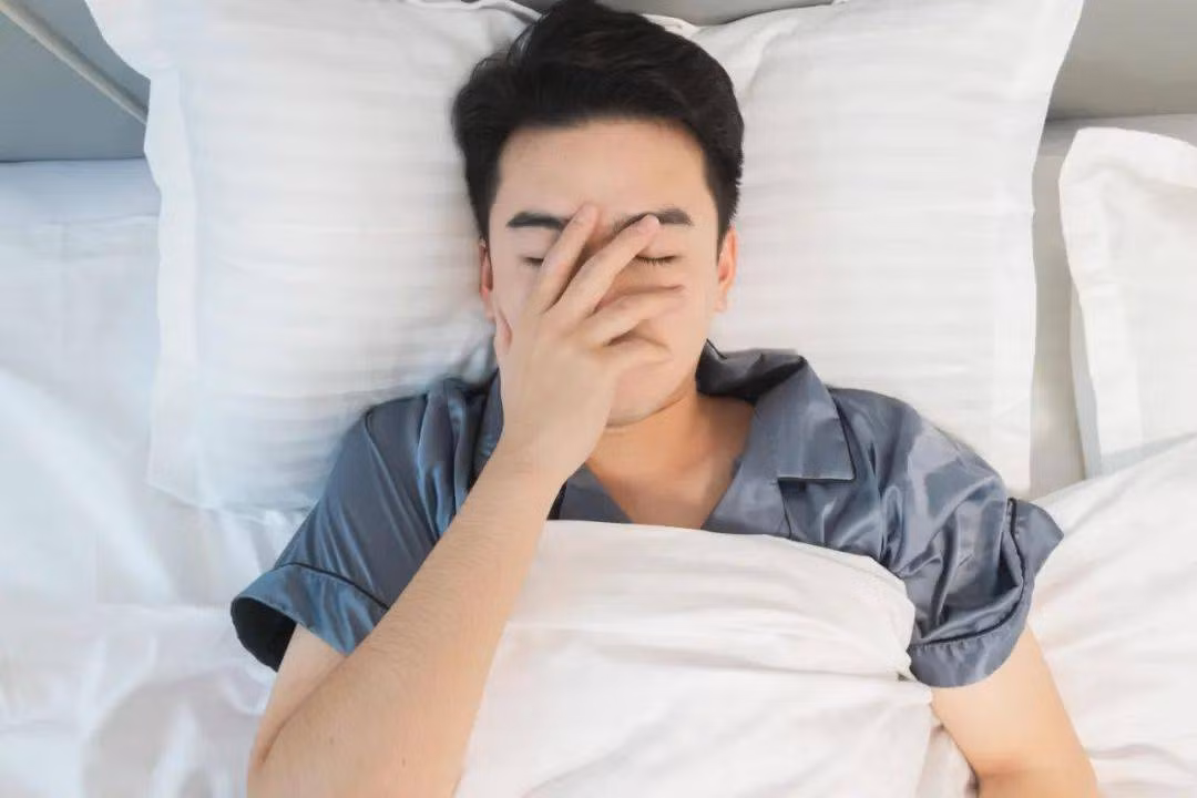 Chay nuoc dai khi ngu kem dieu nay, coi chung dot quy