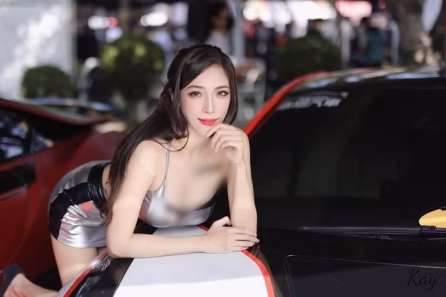 Cô nàng cũng đang vươn lên, trở thành một trong những hot girl có được sự quan tâm liên tục của dư luận.