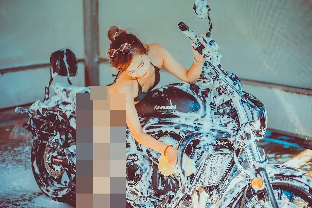 Đa số mọi người đều cho rằng hot girl gợi cảm Alice đang bất chấp tất cả để nhận được sự quan tâm của cộng đồng mạng.
